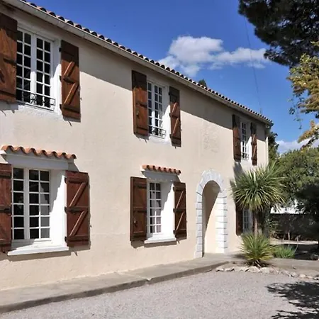 Feriehus 7 Bedrooms For 16 People In Languedoc Roussillon