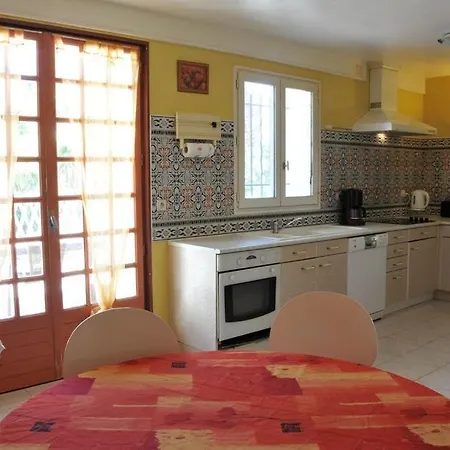 7 Bedrooms For 16 People In Languedoc Roussillon *