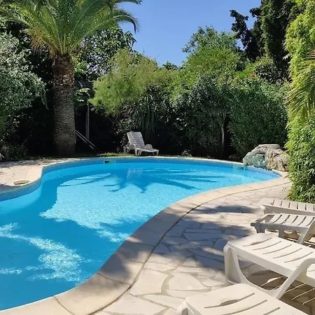 Feriehus 7 Bedrooms For 16 People In Languedoc Roussillon